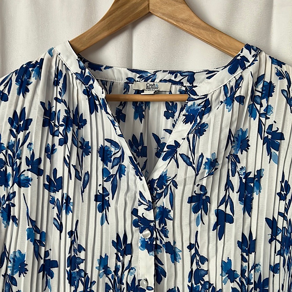 Croft & Barrow Dreamy Pleated Floral 3/4 Flutter Sleeve Shirt Top **Size PL** - Picture 3 of 5